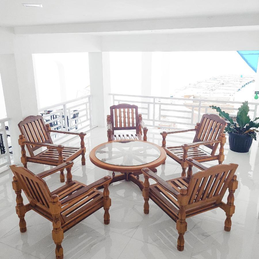 The Riton Hotel Tigaras Ngoại thất bức ảnh
